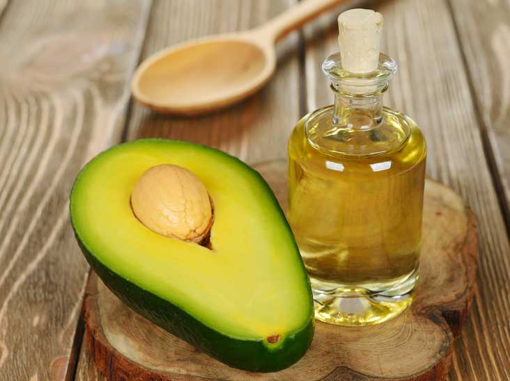 Avocado and Olive Oil Mask to Moisturize Your Hair