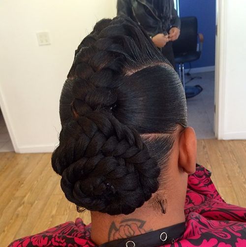 “Never a dull moment in my world! yourfavoritebraidersfavoritebraider mzpriteabraids 314.306.4160”