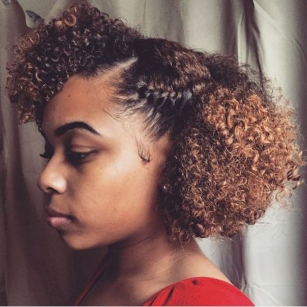 11 medium natural hairstyle with caramel highlights