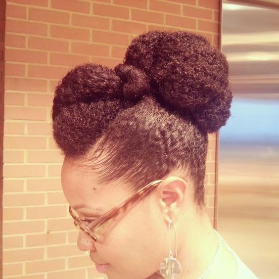 Natural hair pompadour with hair bun ideas for black women.