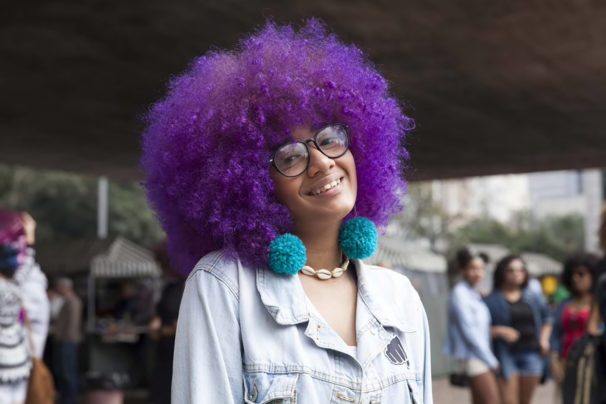 afro hairstyles purple hair 606x404 1