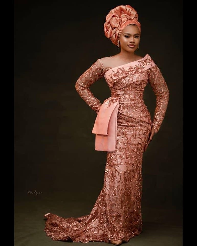 Latest Hot and Trendy Aso Ebi Collections for your next 22Owanbe22 Party0A