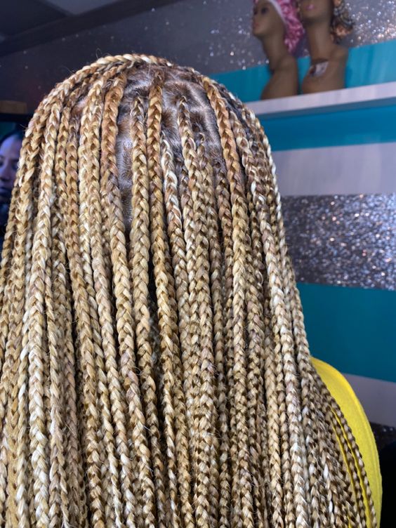 Blonde Beyonc knotless braids