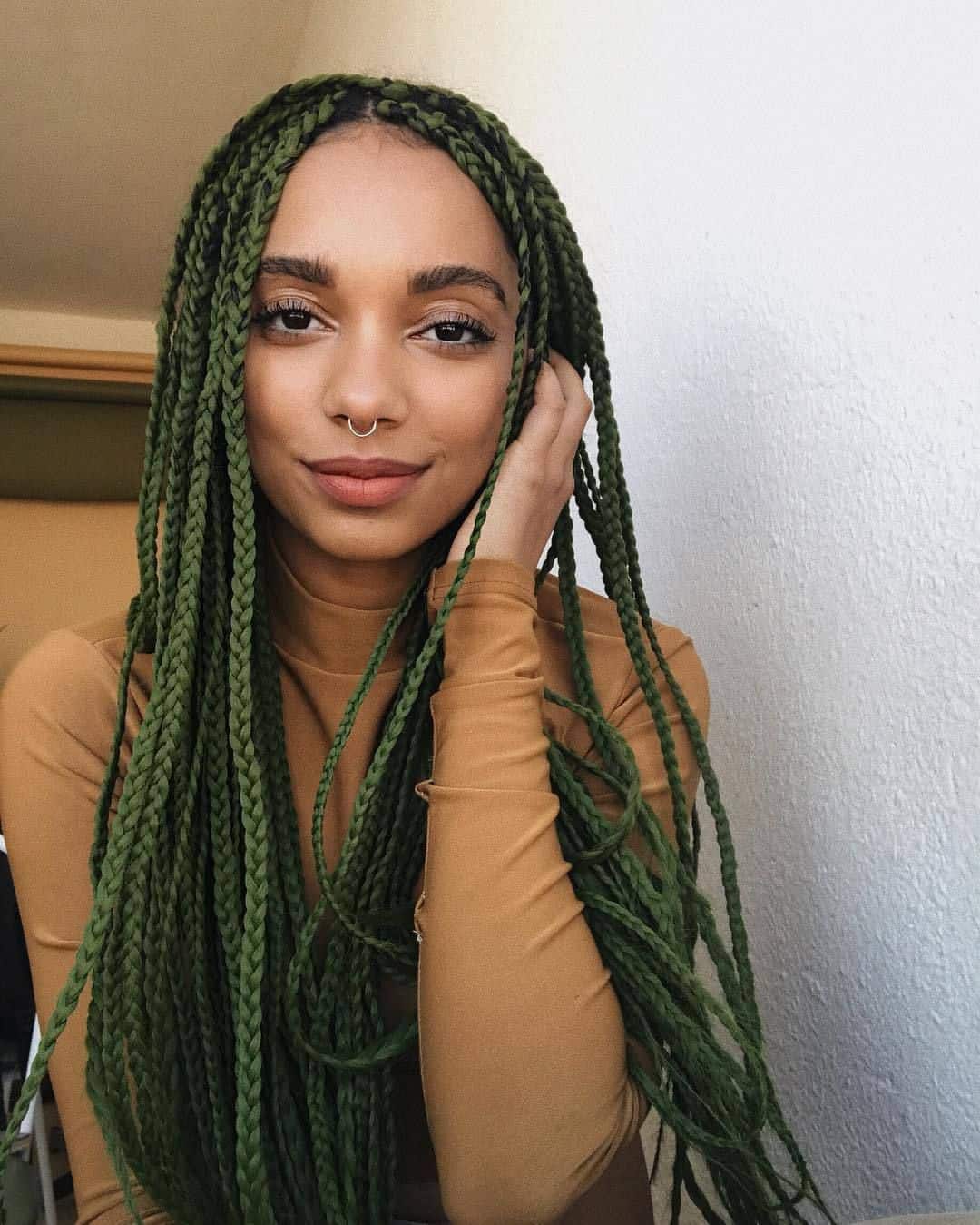 Green knotless box braid