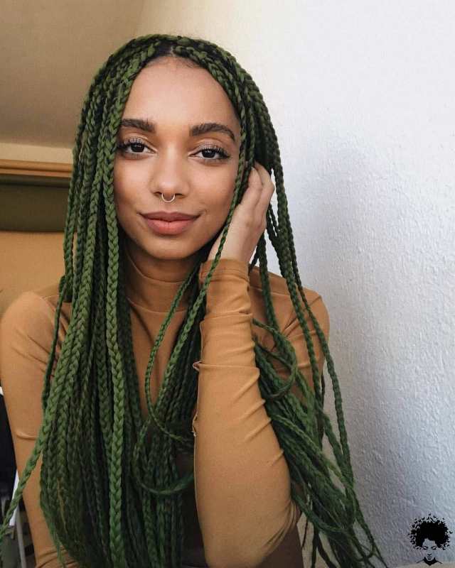 Green knotless box braid