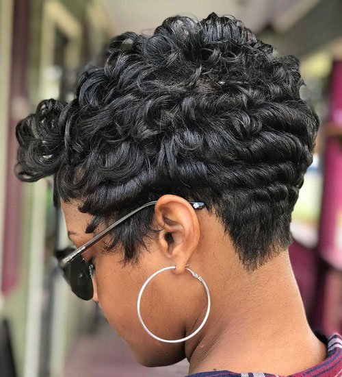 Coupe Pixie pour les femmes noires