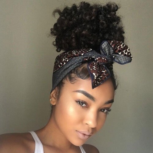 Coiffure chignon foulard en soie pour femmes noires