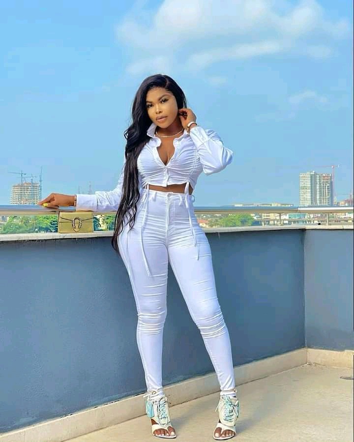 Sophisticated and Beautiful White Pants Outfit Styles Every Lady Should See 9 1652269236 391 Sophisticated and beautiful white pants outfit styles every lady should