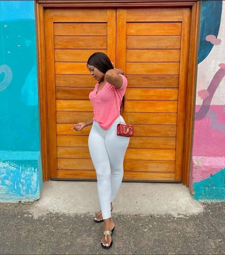 Sophisticated and Beautiful White Pants Outfit Styles Every Lady Should See 14 1652269239 539 Sophisticated and beautiful white pants outfit styles every lady should