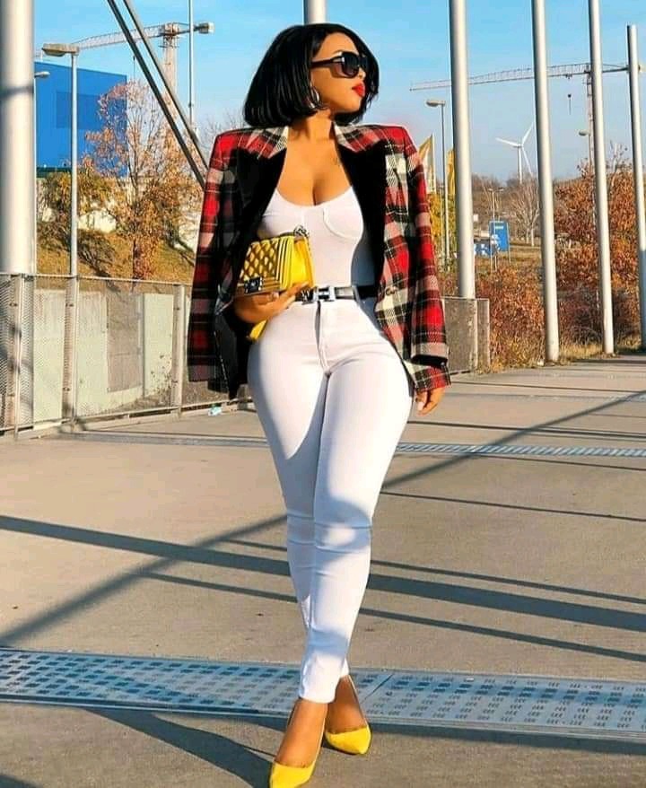 1652269247 929 Sophisticated and beautiful white pants outfit styles every lady should