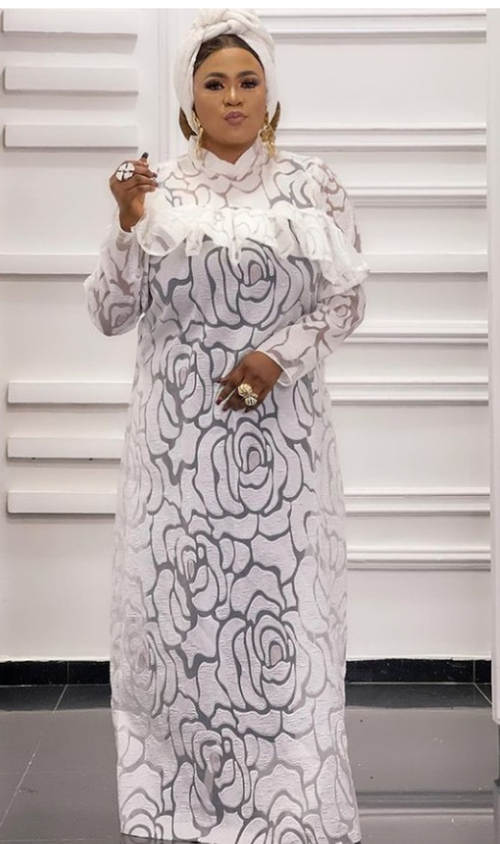 1652781782 31 Chic And Beautiful White Lace Aso Ebi Styles For Women