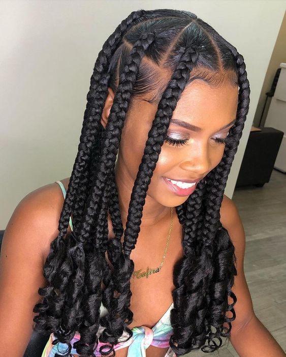 SHORT CHUNKY KNOTLESS BOX BRAIDS WITH COILED ENDS
