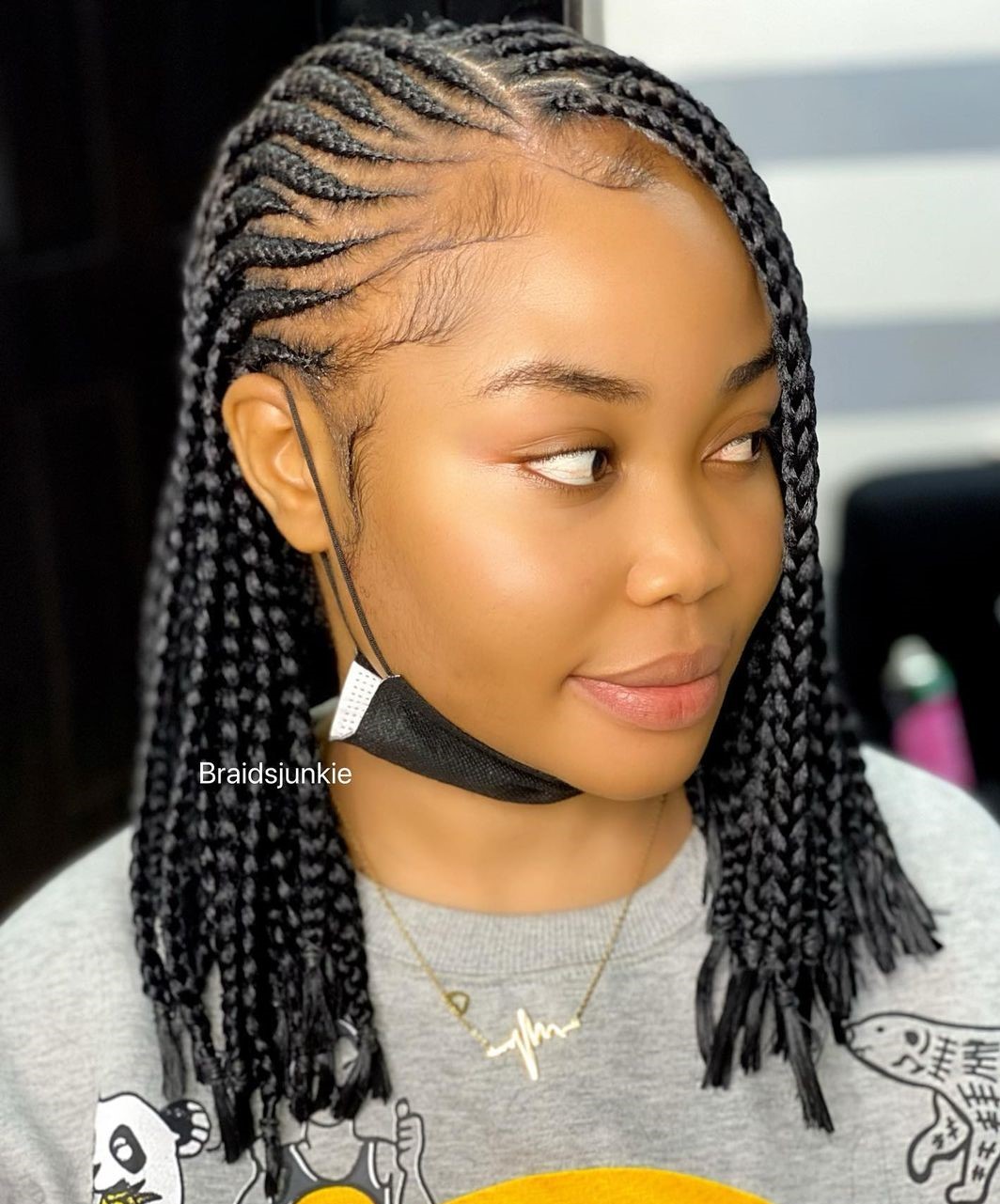 7 lob with medium feed in braids