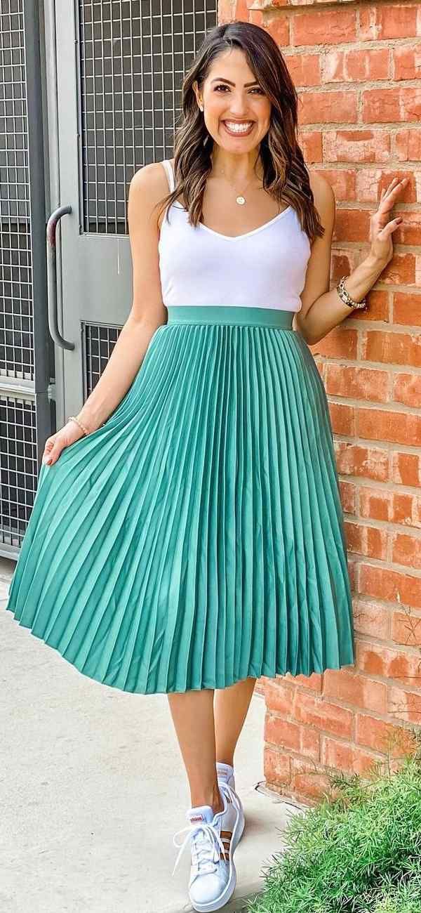 What to wear with a pleated skirt Complete