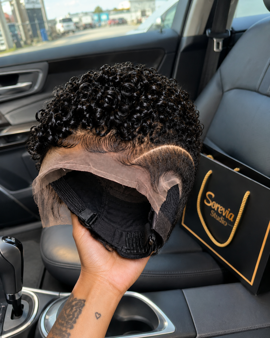What A Held-Open Pixie Tells You That A Glamour Shot Can’t — Edge, Fade, And Cap In One Frame #braidsforwomen
