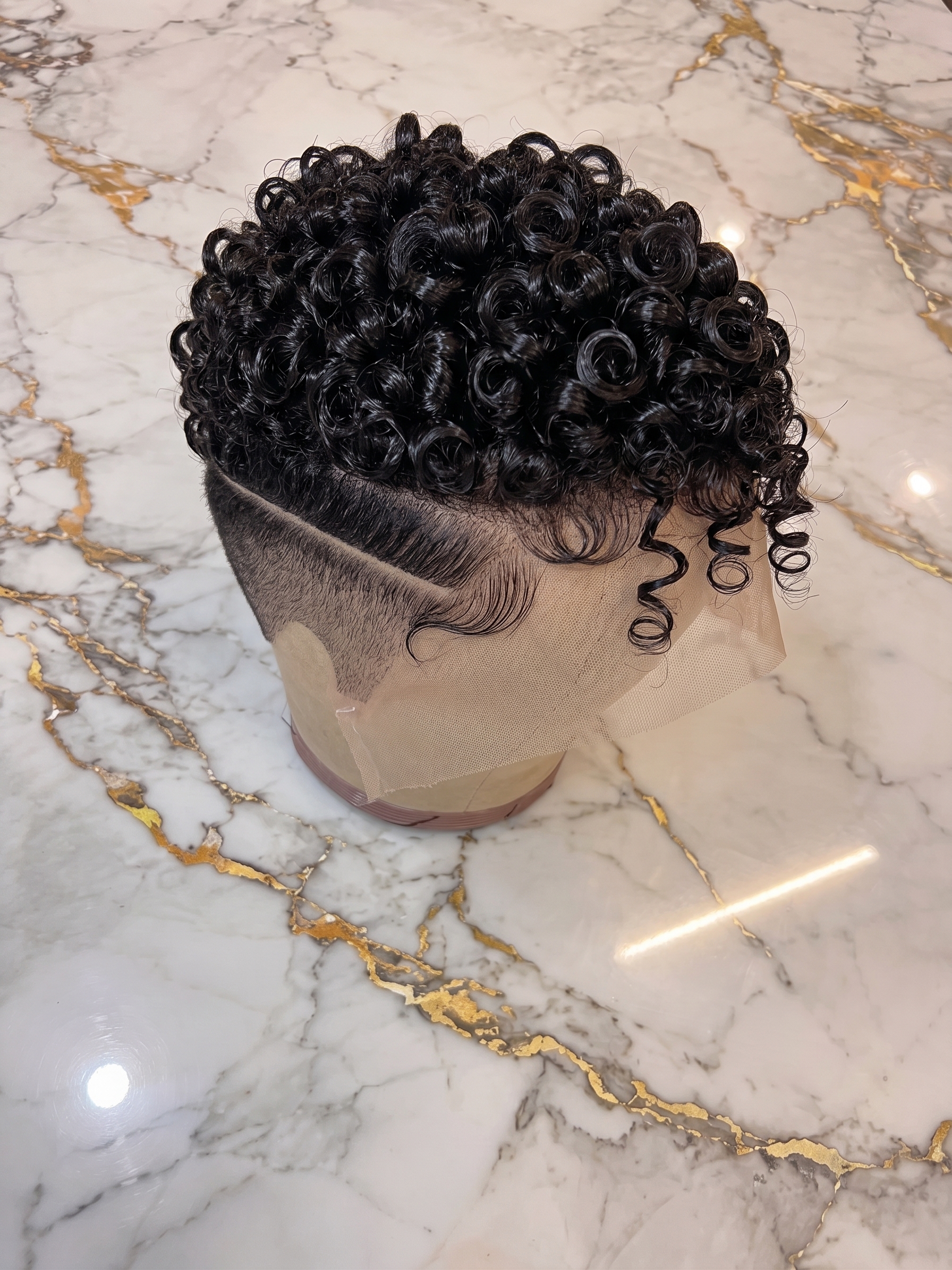 Most Buyers Look At The Curls First — On A Pixie Like This, The Edge And The Carved Line Matter More #StylistStudioMSC Most Buyers Look At The Curls First — On A Pixie Like This, The Edge And The Carved Line Matter More #StylistStudioMSC