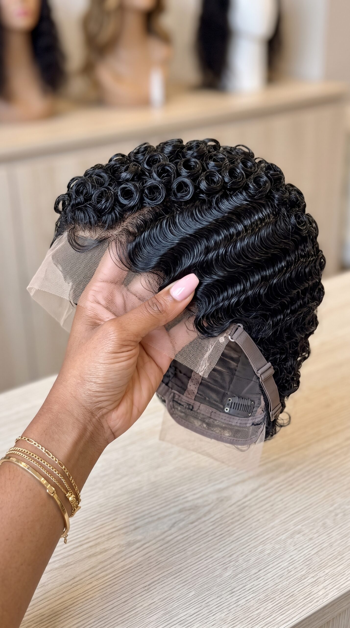 The Deep Side Part On A Curly Pixie Wig Decides Which Side Of Your Face The Style Favours #hairstylesforwomeng The Deep Side Part On A Curly Pixie Wig Decides Which Side Of Your Face The Style Favours #hairstylesforwomeng