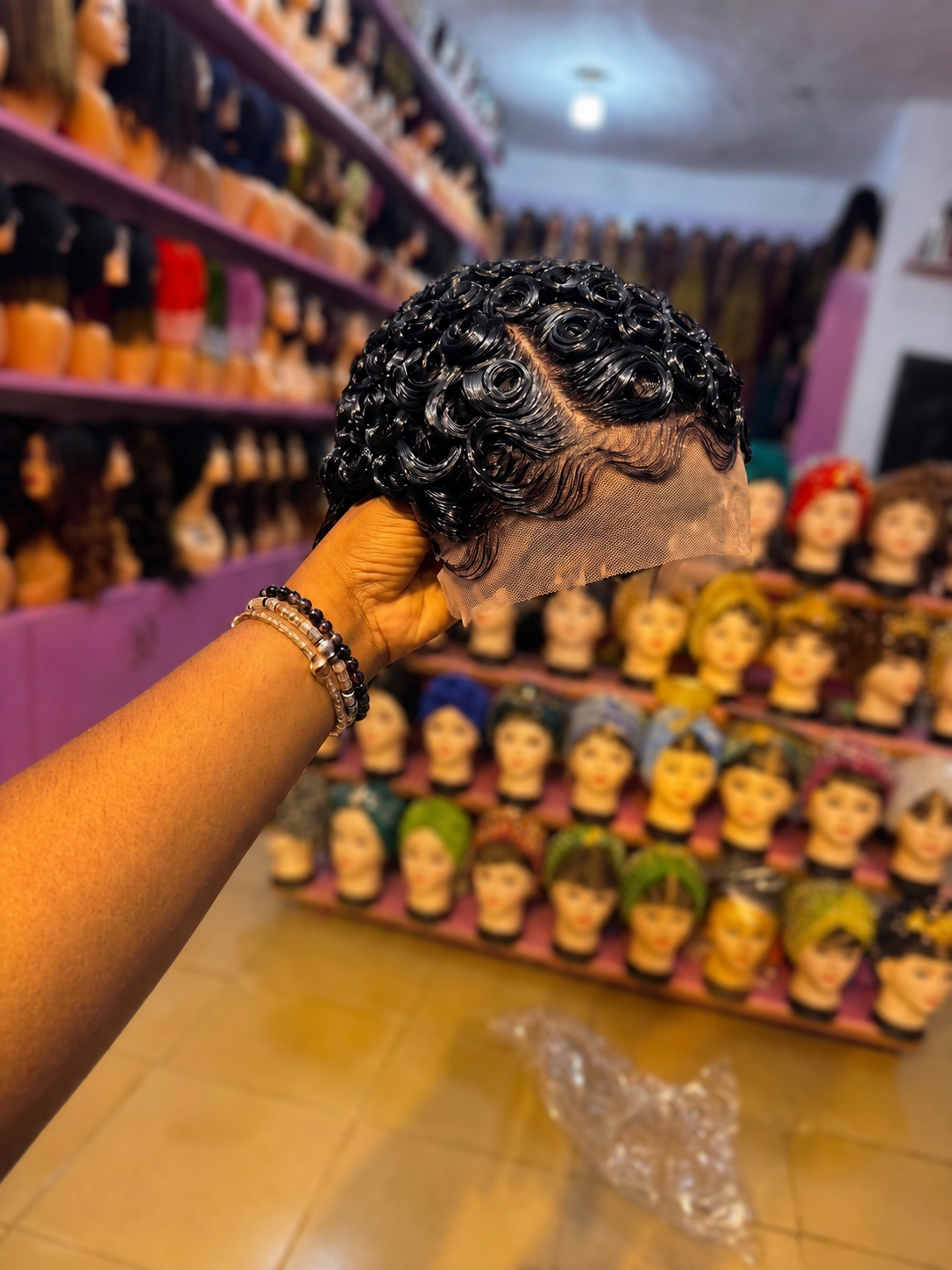 When High-Shine Pin Curls Frame The Face, The Hairline Swirls Take The Entire Focus #thebestwomenshaircuts When High-Shine Pin Curls Frame The Face, The Hairline Swirls Take The Entire Focus #thebestwomenshaircuts
